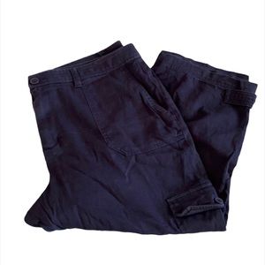 Women’s size 14 navy CHAPS capris